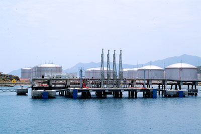 Bến cảng kho xăng dầu ngoại quan Vân Phong