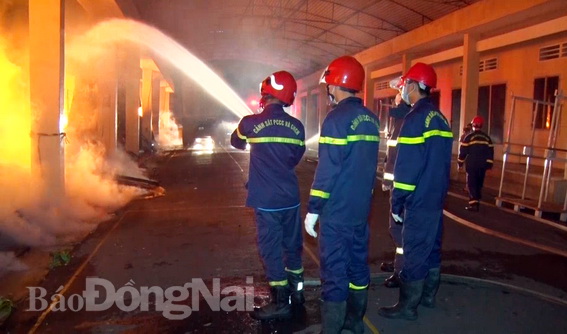 Cháy lớn kho vải ở Đồng nai trong dịch covid